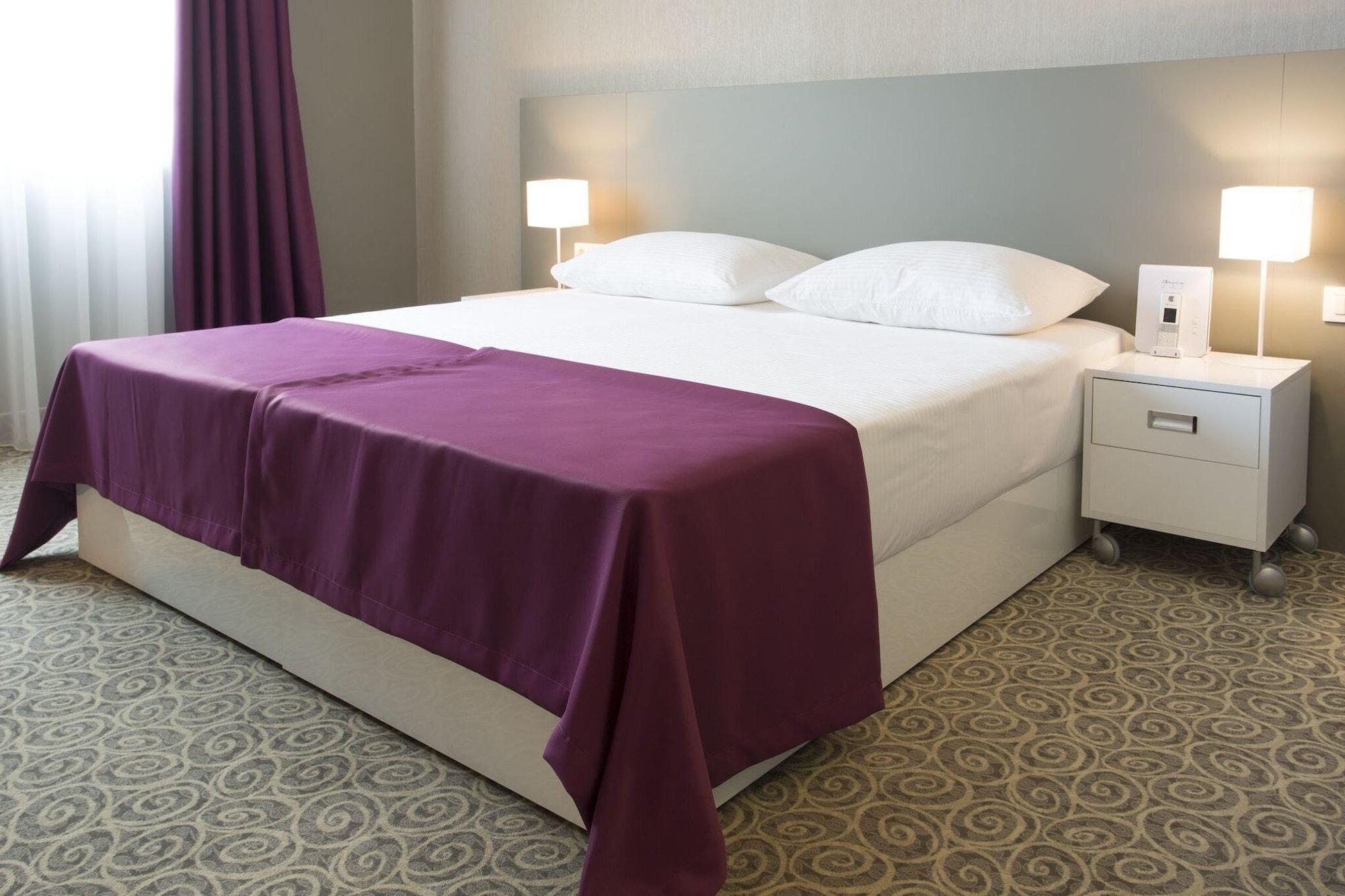Radisson Red Belgrade Hotell Exteriör bild