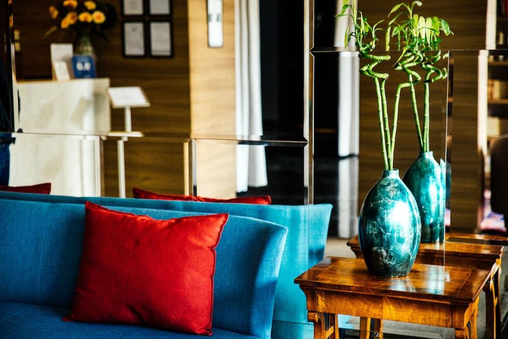 Radisson Red Belgrade Hotell Exteriör bild