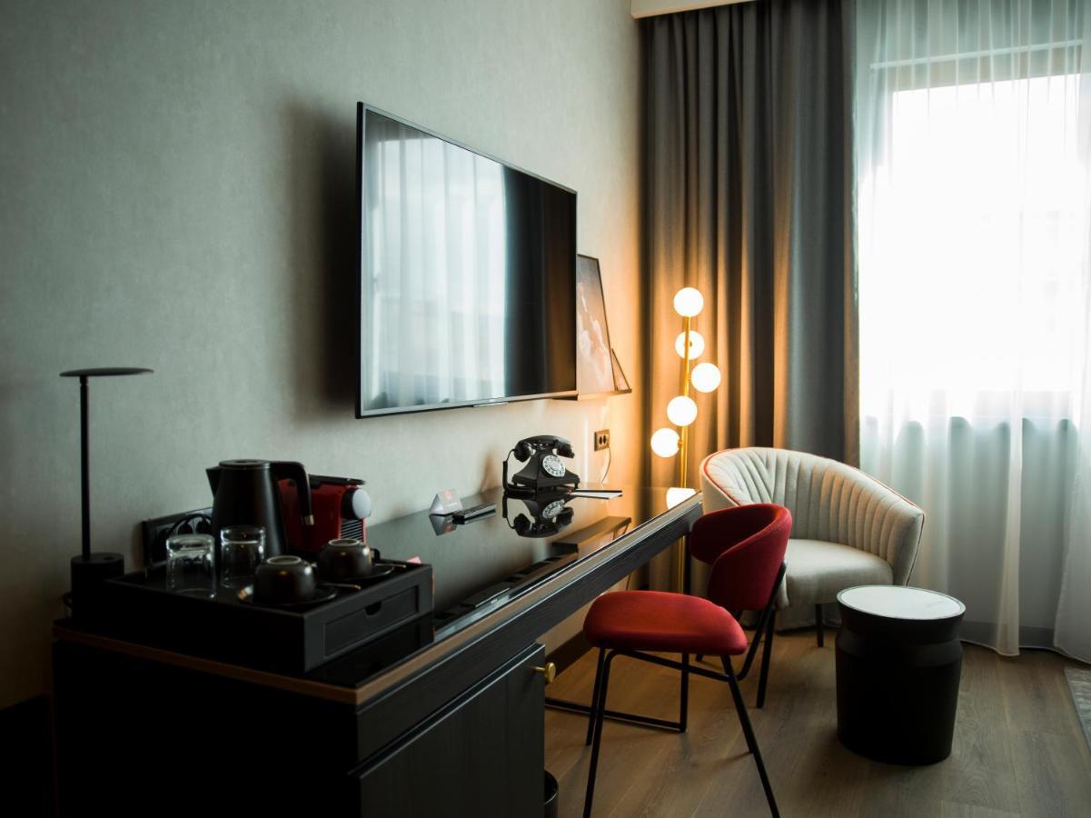 Radisson Red Belgrade Hotell Exteriör bild